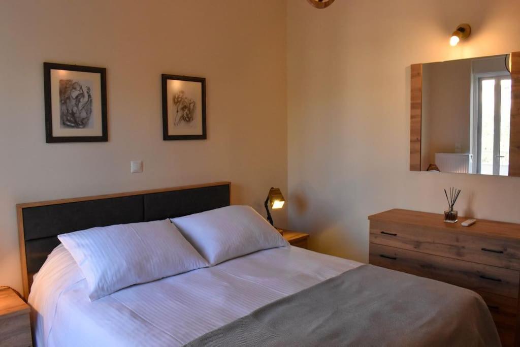 Apartment In Peania Paiania